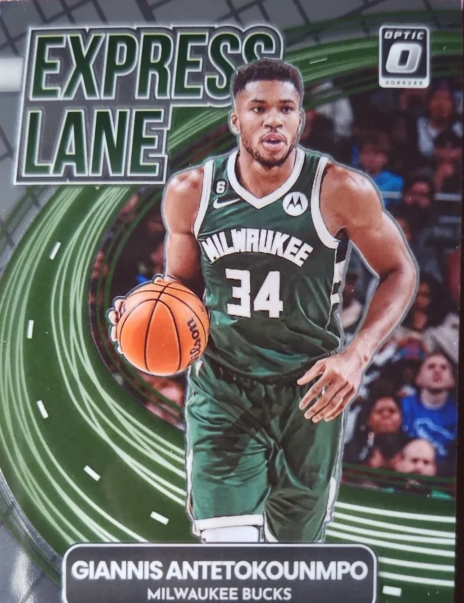 Khris Middleton 2022 panini Donruss Optic