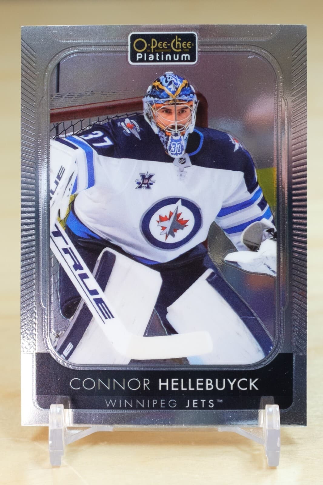 Connor Hellebuyck 2021 topps