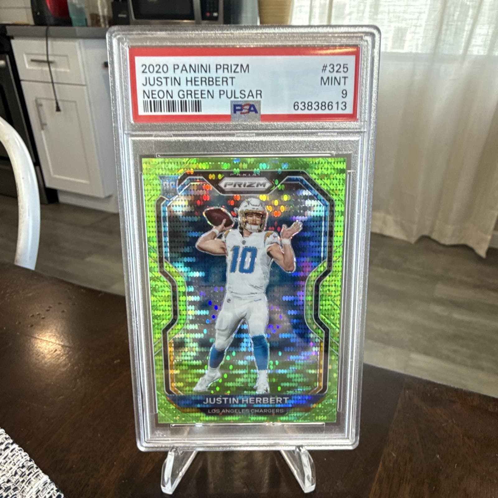 Justin Herbert Neon 2020 Panini 2020 Panini green-neon-pulsar