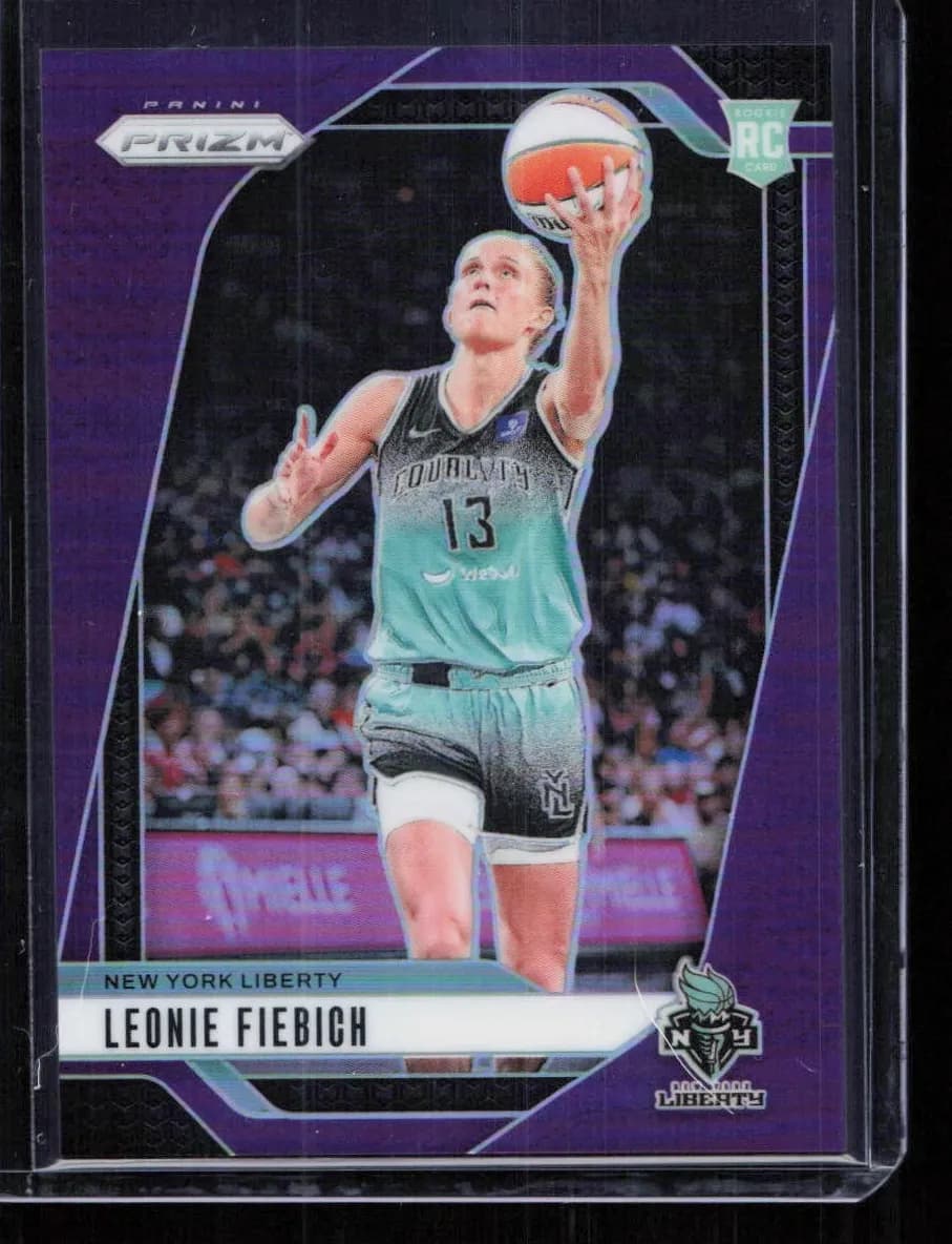 Leonie Fiebich trading card